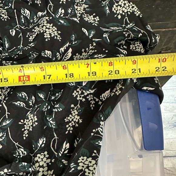 Madewell 100% Silk NWOT Ruffle-Hem Wrap Top in Antique Floral Large - Picture 16 of 16